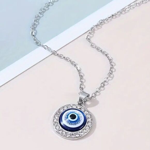👁️ Silver Evil Eye Pendant Necklace 👁️ - Picture 7 of 12
